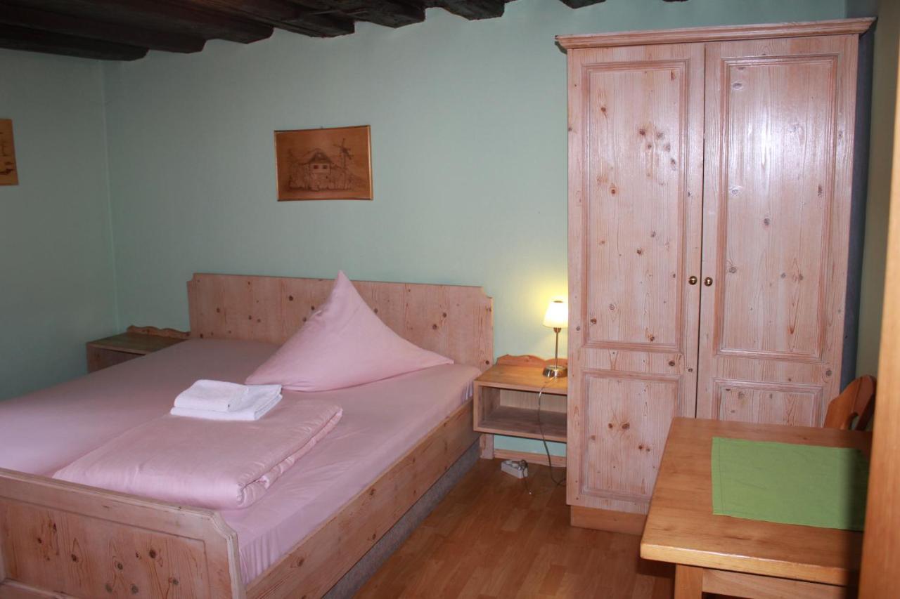 Hotel Zur Friedenslinde Nuremberg Bagian luar foto