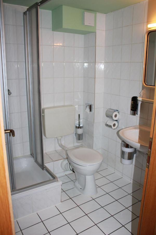 Hotel Zur Friedenslinde Nuremberg Bagian luar foto