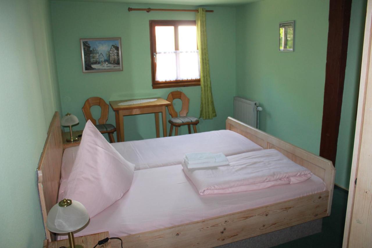 Hotel Zur Friedenslinde Nuremberg Bagian luar foto