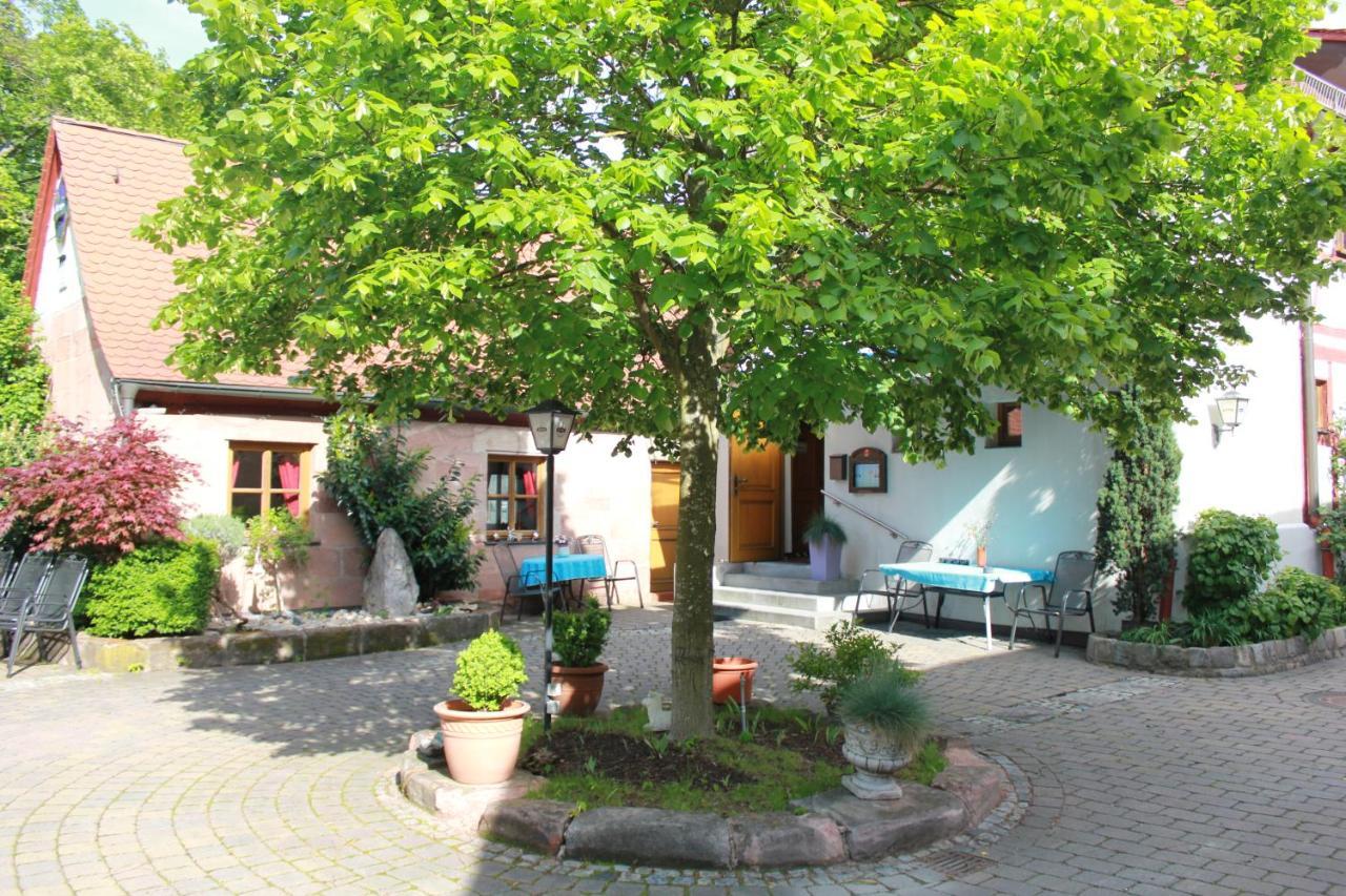 Hotel Zur Friedenslinde Nuremberg Bagian luar foto